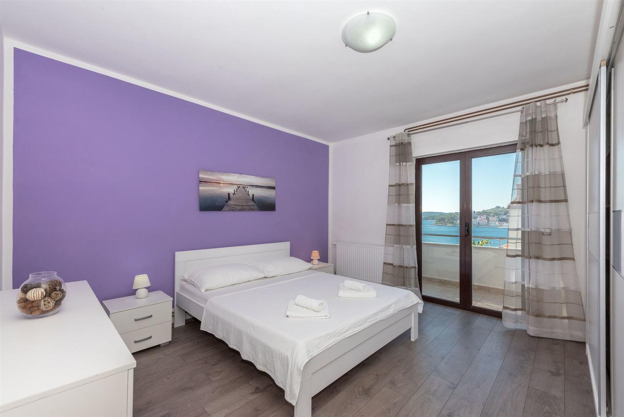 Apartments Snjezana Tisno Rum bild